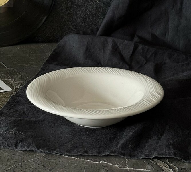 Салатник 250 мл D17 см FLOW PETYE белый фарфор Салатник 250 мл D17 см FLOW PETYE белый фарфор