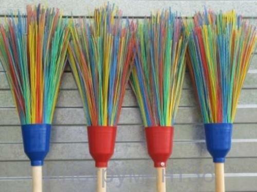 Метла полипропиленовая круглая с черенком 5 колец Метла полипропиленовая круглая с черенком 5 колец